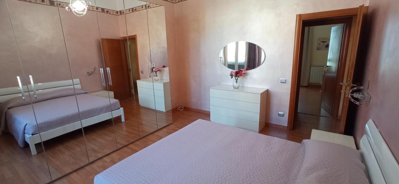 I Girasoli Apartment ชิวิตาเวกเกีย ภายนอก รูปภาพ